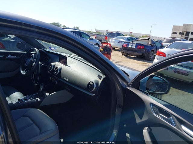 2018 AUDI A3 WAUAUGFF5J1044811 Photo 4