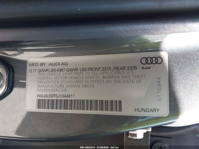2018 AUDI A3 WAUAUGFF5J1044811 Photo 8
