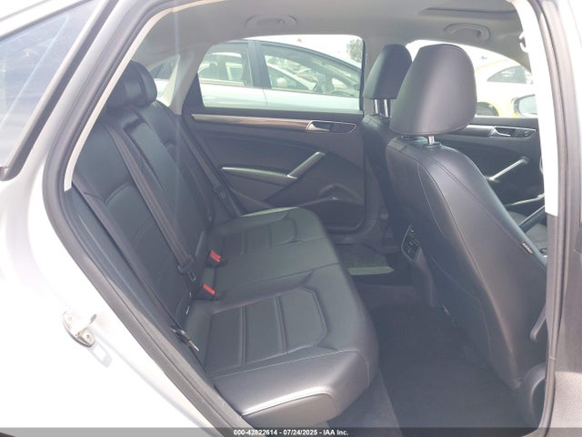 1VWBT7A37GC013125 Volkswagen Passat