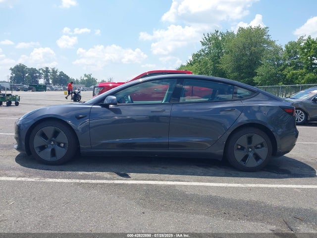5YJ3E1EB2MF988355 Tesla MODEL 3