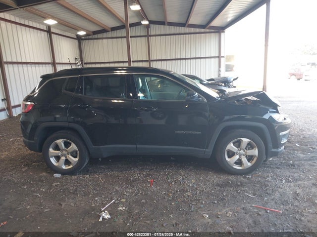 Jeep 2017 2017 3C4NJCBBXHT669314 Image 14