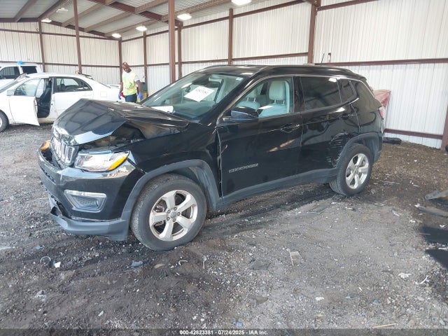 Jeep 2017 2017 3C4NJCBBXHT669314 Image 2