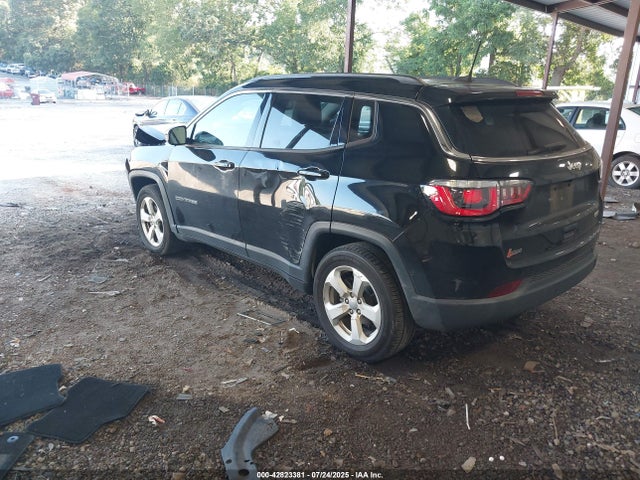 Jeep 2017 2017 3C4NJCBBXHT669314 Image 3