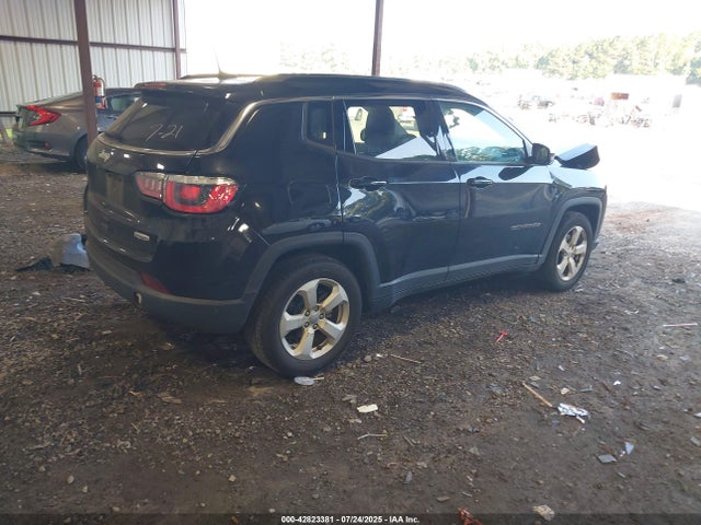 Jeep 2017 2017 3C4NJCBBXHT669314 Image 4