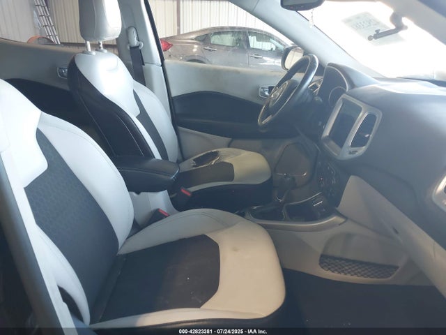 Jeep 2017 2017 3C4NJCBBXHT669314 Image 5