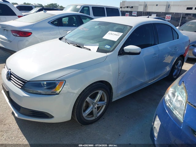 3VWD07AJ1EM281910 Volkswagen 2014