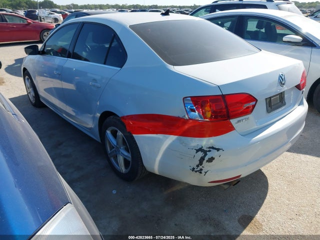 3VWD07AJ1EM281910 Volkswagen 2014