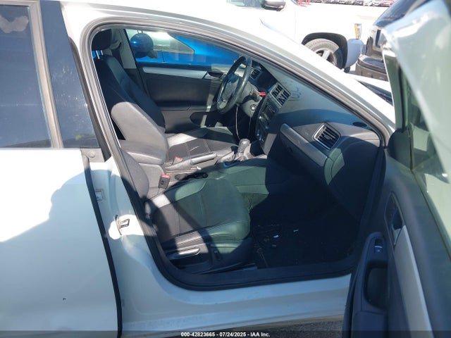 3VWD07AJ1EM281910 Volkswagen 2014