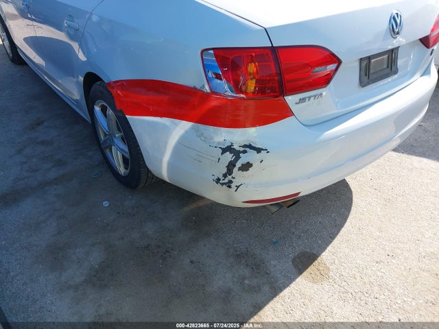 3VWD07AJ1EM281910 Volkswagen 2014