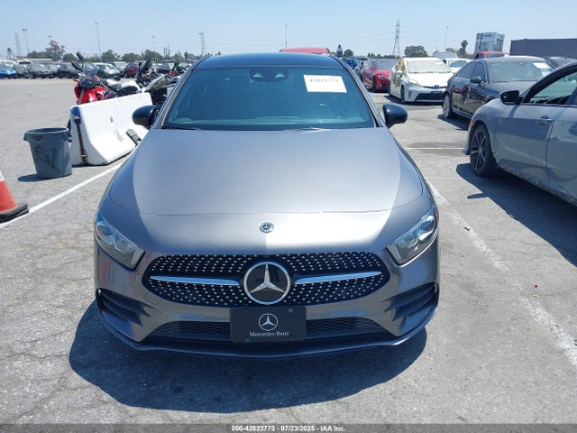 W1K3G4EB7LJ211484 Mercedes-Benz m260