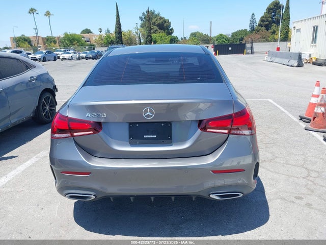W1K3G4EB7LJ211484 Mercedes-Benz m260