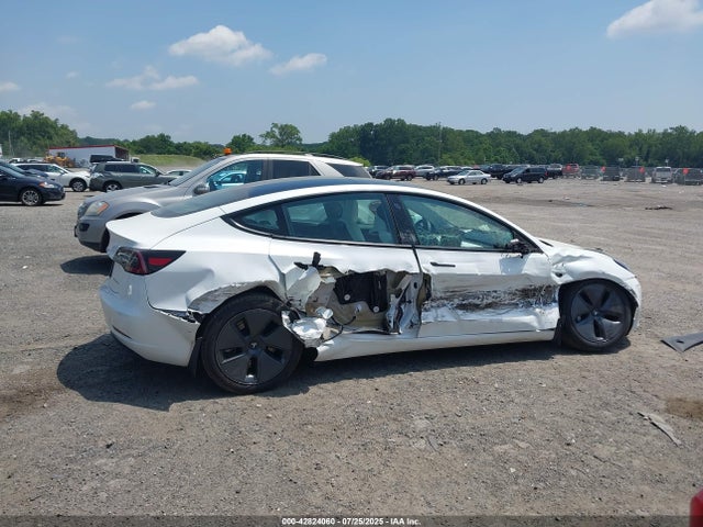 Tesla 2022 2022 5YJ3E1EB8NF108843 Image 13