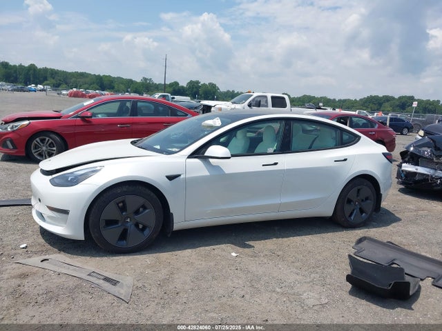 Tesla 2022 2022 5YJ3E1EB8NF108843 Image 14