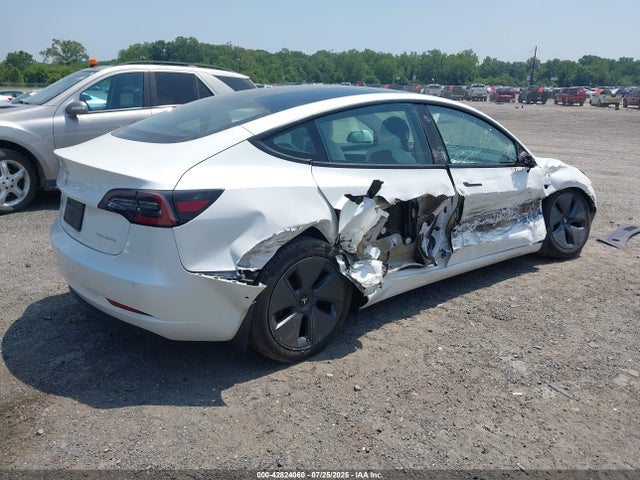 2022 TESLA MODEL 3 5YJ3E1EB8NF108843 Photo 3