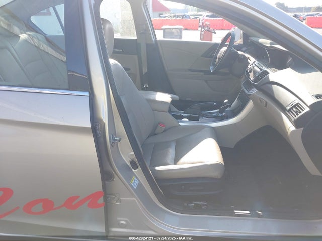 Honda lfa1 2014 1HGCR6F57EA000699 Image 5