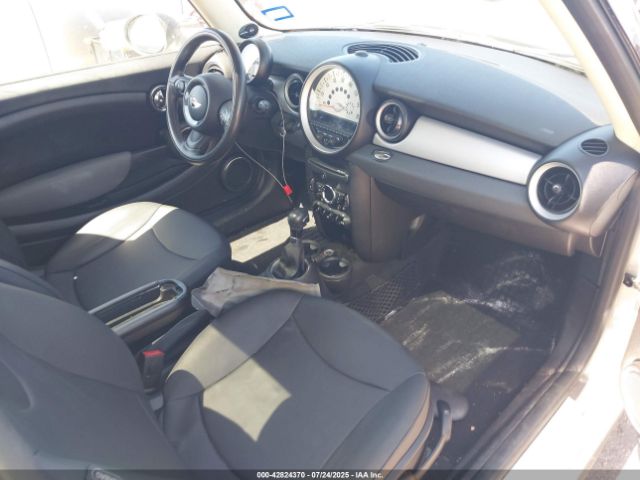 2011 MINI COOPER CLUBMAN WMWZF3C59BT188840 Photo 4