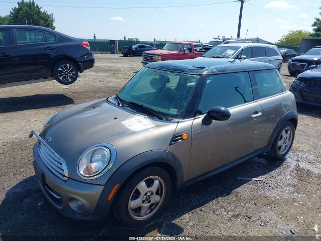 2011 MINI COOPER WMWSU3C58BT251692 Photo 1