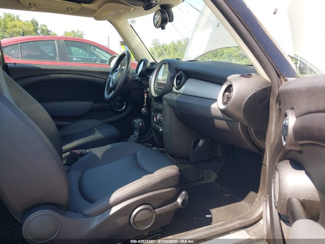 2011 MINI COOPER WMWSU3C58BT251692 Photo 4