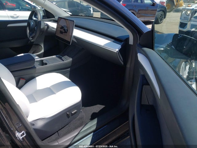 2024 TESLA MODEL Y 7SAYGDED5RF093343 Photo 4