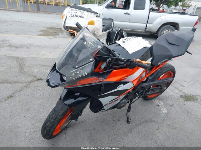 KTM 390 Duke 2017 MD2JYJ400HC270802 Image 2