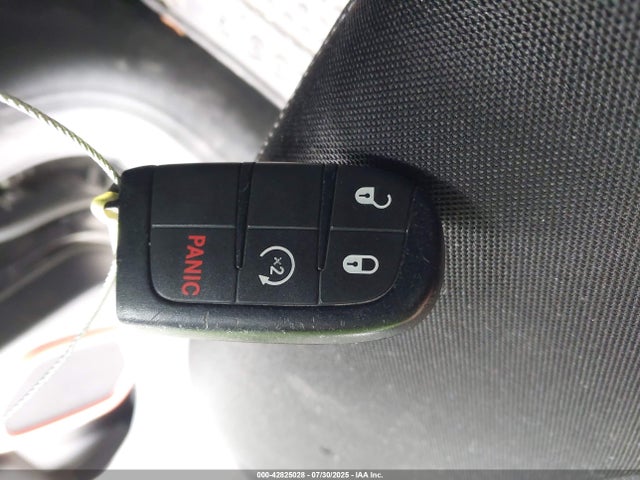 42825028 :رقم المزاد ، ZACCJBAB2JPH59380 vin ، 2018 Jeep Renegade Upland Edition 4x4 مزاد بيع