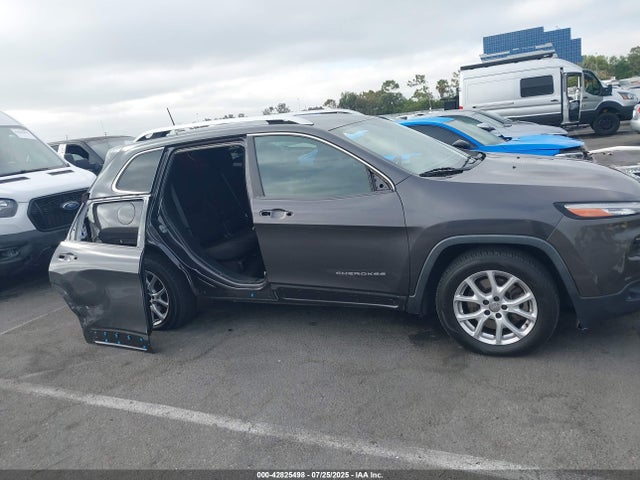 1C4PJLCB6HW668128 Jeep Cherokee