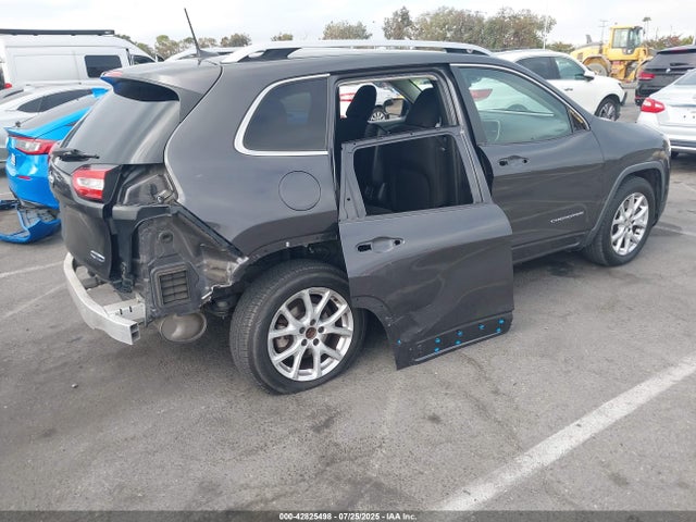1C4PJLCB6HW668128 Jeep Cherokee