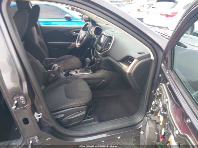 1C4PJLCB6HW668128 Jeep Cherokee