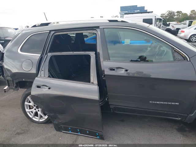 1C4PJLCB6HW668128 Jeep Cherokee