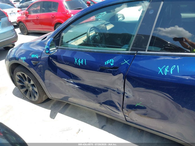 7SAYGDEE3NF480850 Tesla Model Y