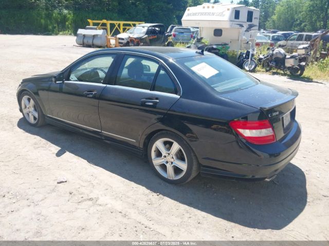 2010 MERCEDES-BENZ C 300 WDDGF8BB7AR088154 Photo 2