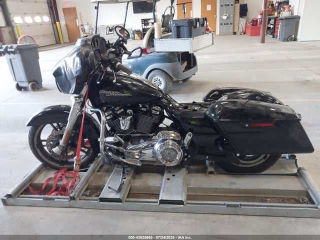 Продажа на аукционе авто 2018 Harley-davidson Flhx Street Glide, vin: 1HD1KBC14JB685932, номер лота: 42825665