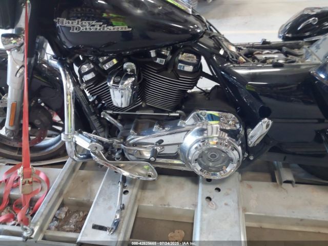 2018 HARLEY-DAVIDSON FLHX 1HD1KBC14JB685932 Photo 8