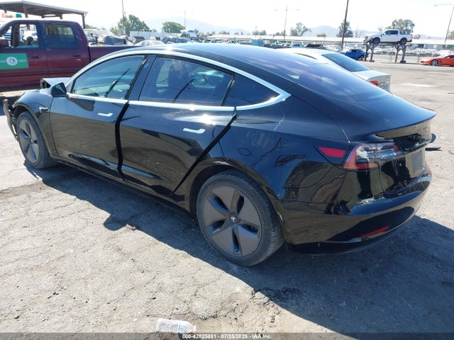 2018 TESLA MODEL 3 5YJ3E1EA1JF013882 Photo 2
