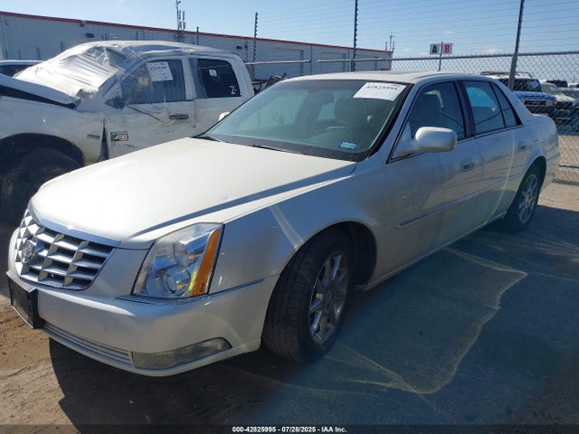 2011 CADILLAC DTS 1G6KD5E63BU120915 Photo 1