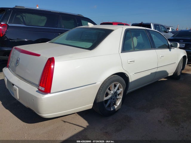 2011 CADILLAC DTS 1G6KD5E63BU120915 Photo 3