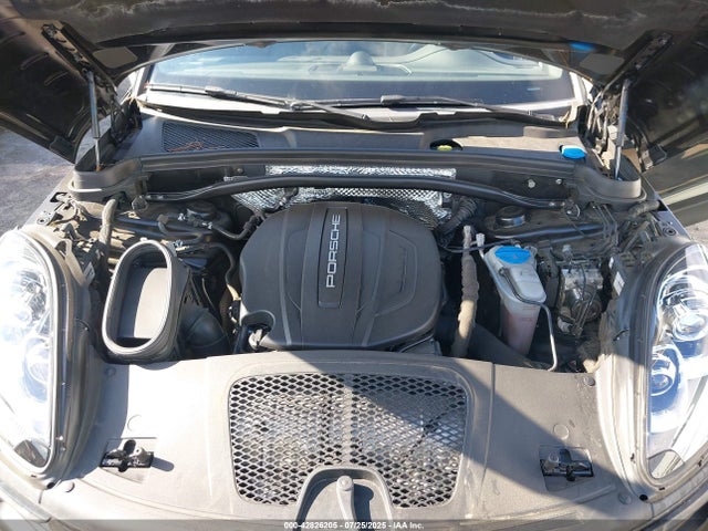 Porsche 2018 2018 WP1AA2A56JLB21198 Image 10