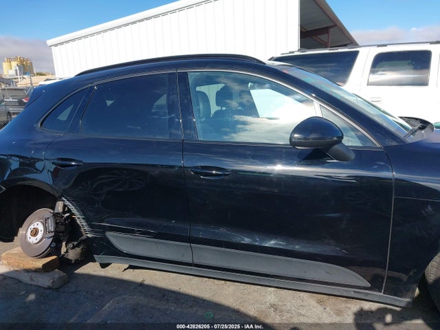 Porsche 2018 2018 WP1AA2A56JLB21198 Image 14
