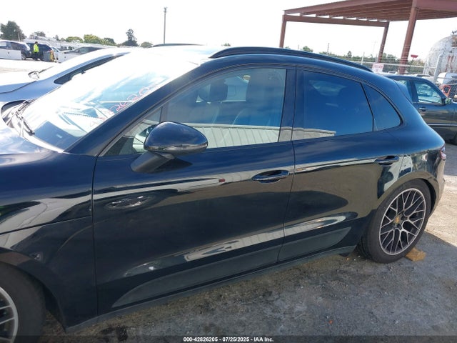 Porsche 2018 2018 WP1AA2A56JLB21198 Image 15