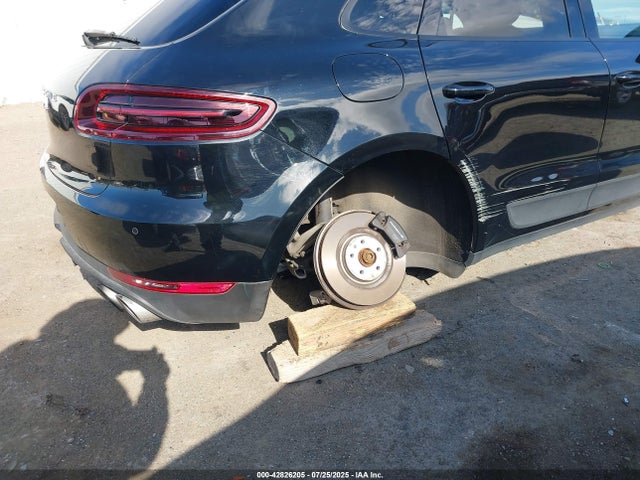 Porsche 2018 2018 WP1AA2A56JLB21198 Image 6