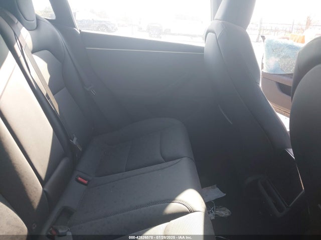 Tesla MODEL 3 2025 5YJ3E1EA5SF982988 Image 8