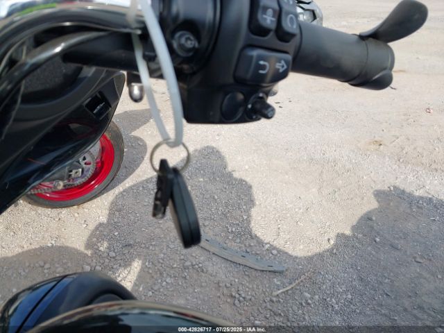 2022 HARLEY-DAVIDSON FLHTCUTG 1HD1MAF14NB855342 Photo 10