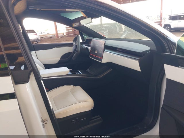 2023 TESLA MODEL X 7SAXCBE61PF404602 Photo 4