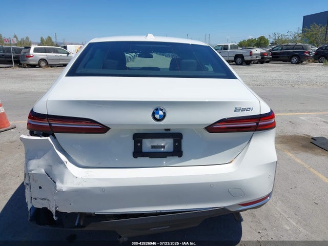 BMW 2024 2024 WBA43FJ07RCS07195 Image 17