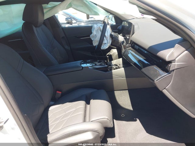 BMW 2024 2024 WBA43FJ07RCS07195 Image 5