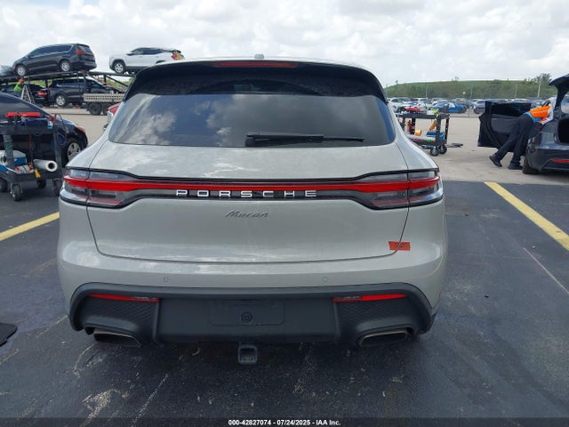 Porsche Macan 2022 WP1AA2A58NLB09110 Image 16