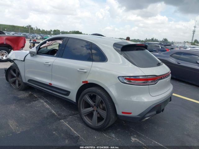 2022 PORSCHE MACAN WP1AA2A58NLB09110 Photo 2