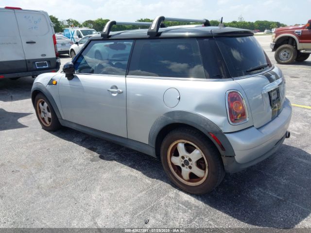2007 MINI COOPER WMWMF33587TU61770 Photo 2