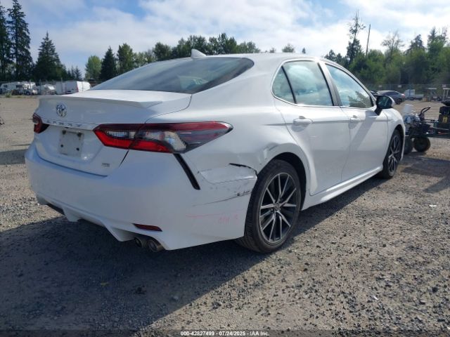 2021 TOYOTA CAMRY 4T1G11AK7MU441717 Photo 3