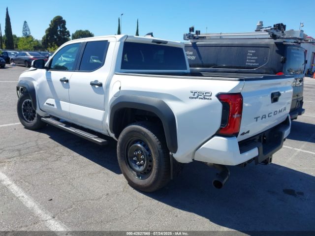 2024 TOYOTA TACOMA 3TMLB5JN6RM052631 Photo 2